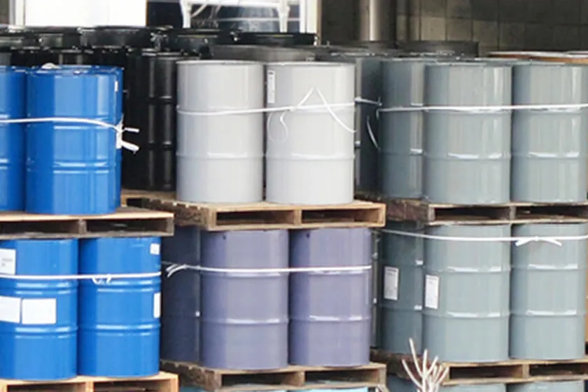 液体系廃棄物が段積みされてる様子