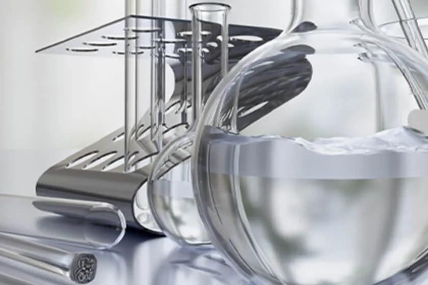 丸底フラスコが並べられている様子