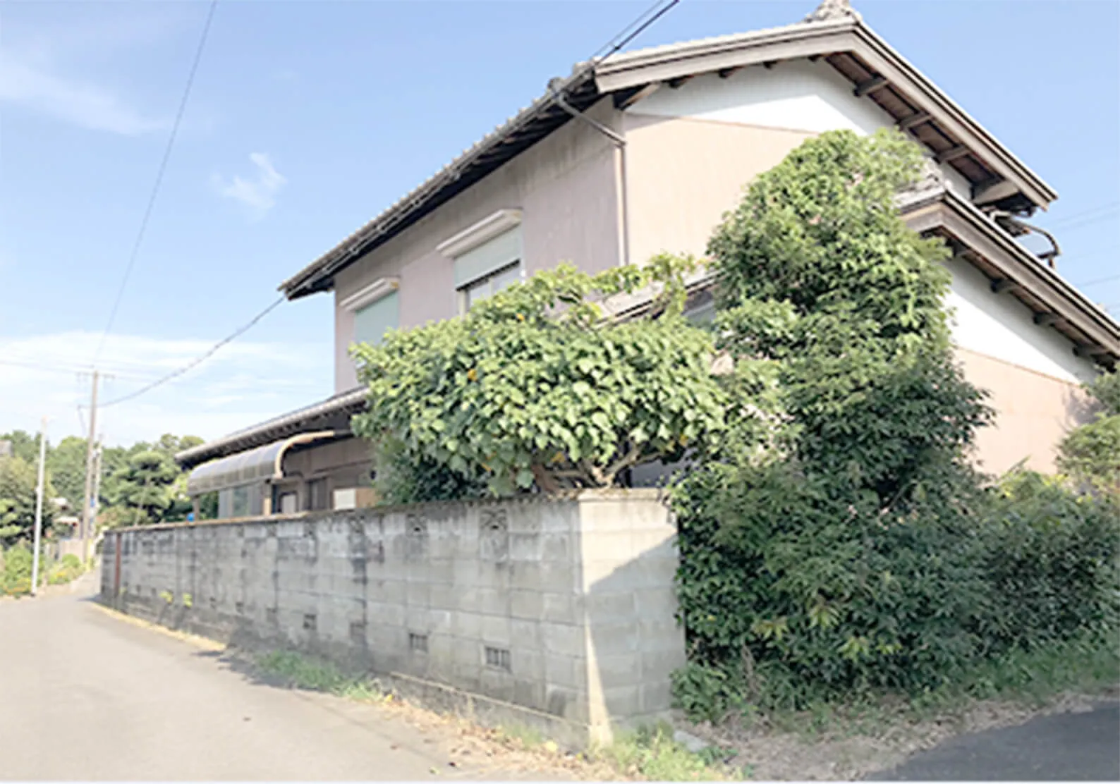 複数の残置物がまとめられている様子